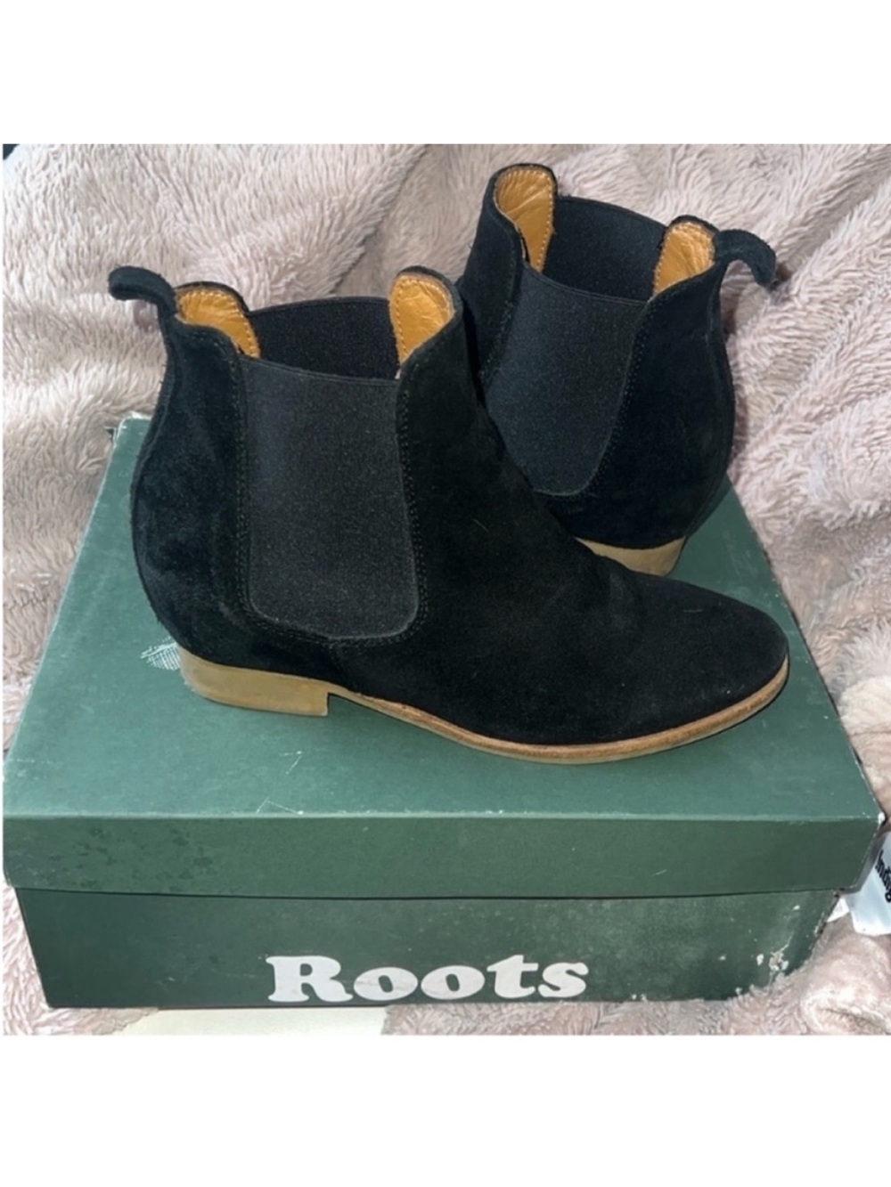 Roots • Women’s 36 (6) • Suede Italian Wedge Booties • Black